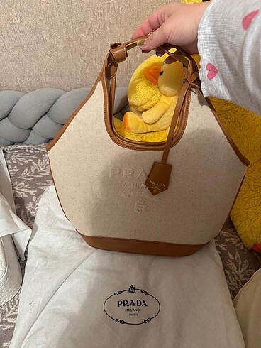 Prada canta