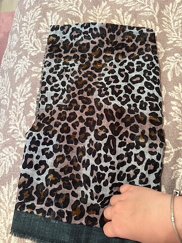 Zara Leopar model esarp
