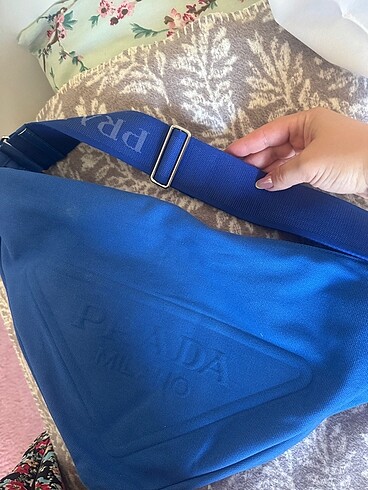 Prada canta