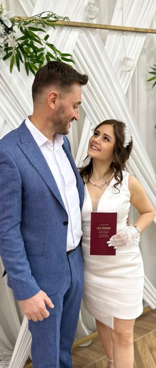 Beyaz V Yaka Drapeli Midi Nişan Elbisesi - Görsel 2