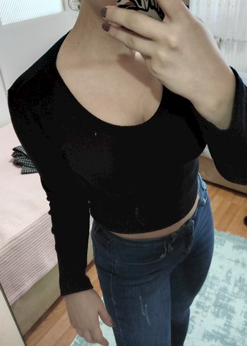Pull and Bear Siyah V Yaka Uzun Kollu Crop Top
