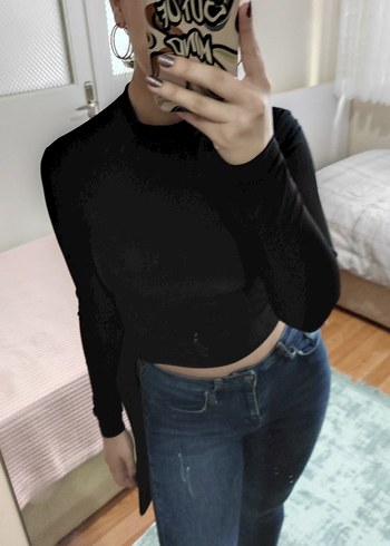 Trendyol & Milla Siyah Yüksek Yakalı Uzun Kollu Crop Top