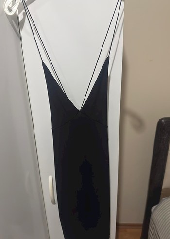 Siyah V Yaka İnce Askılı Uzun Elbise - Görsel 2