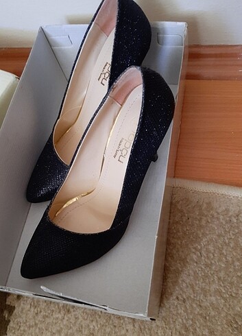 Diğer Siyah simli stiletto