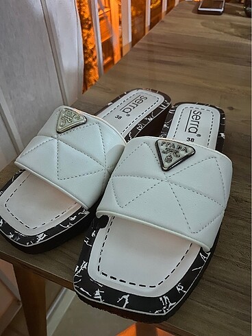 Prada terlik