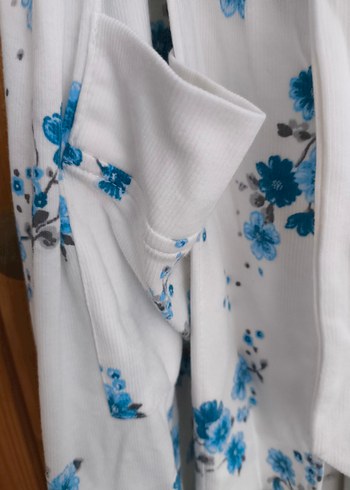 Uzun Beyaz Çiçek Desenli Kadın Şahnur Penye Sabahlık - Görsel 4