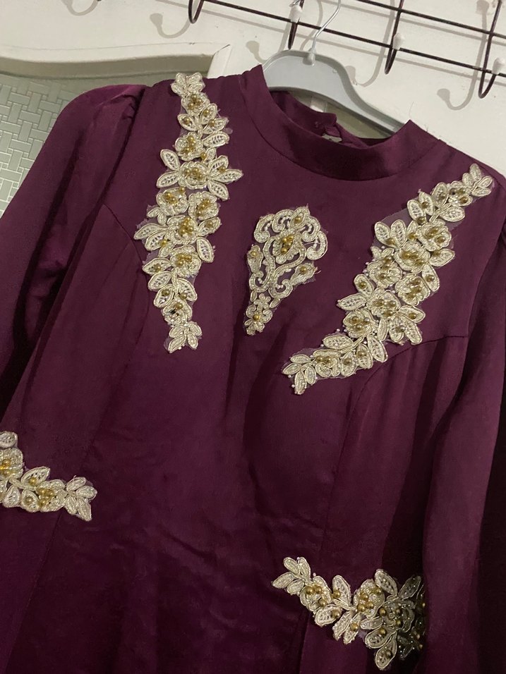 Bordo Uzun Kollu İşlemeli Kadın Abiye - Görsel 4