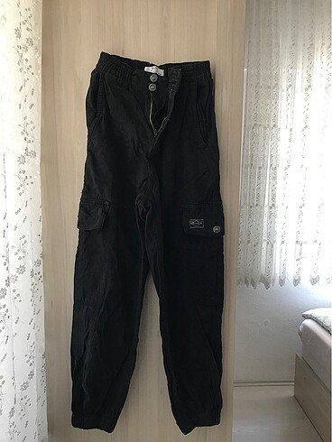 Bershka beli ve paçası lastikli kargo pantolon