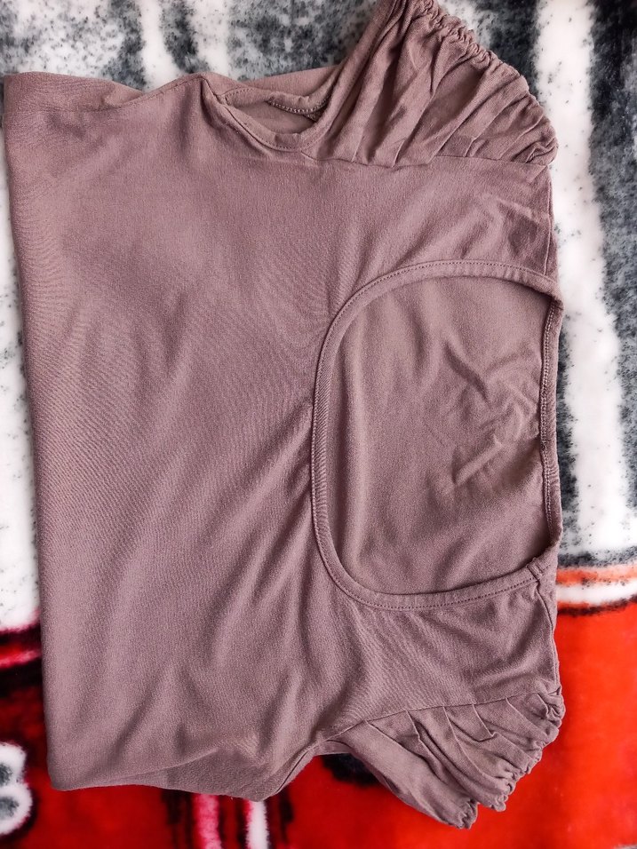 kollari büzgülü kahverengi tişört - Görsel 2