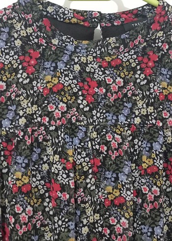 Çiçek Desenli fırfırlı elbise - Görsel 8