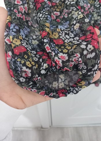 Çiçek Desenli fırfırlı elbise - Görsel 4