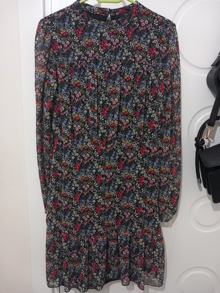 Çiçek Desenli fırfırlı elbise - Görsel 2