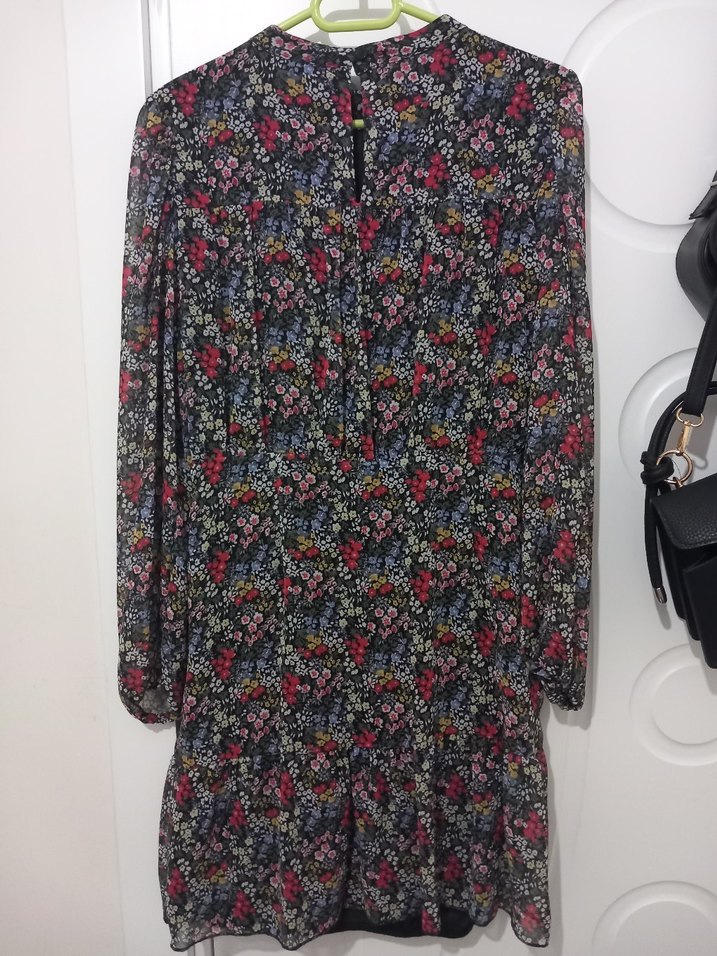 Çiçek Desenli fırfırlı elbise - Görsel 3