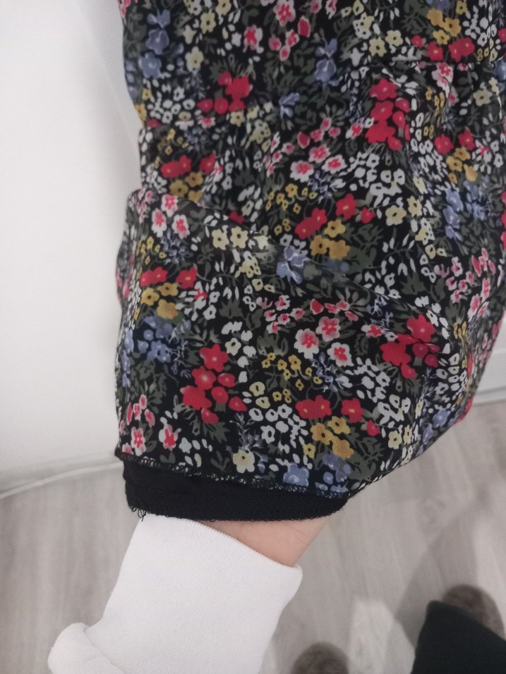 Çiçek Desenli fırfırlı elbise - Görsel 5