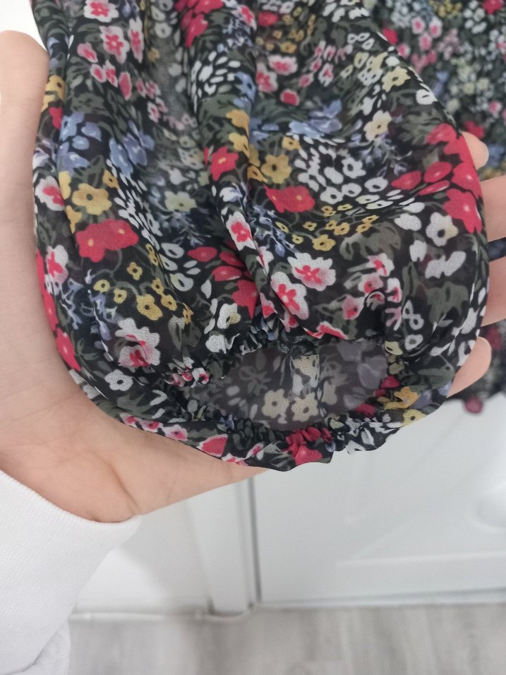 Çiçek Desenli fırfırlı elbise - Görsel 4