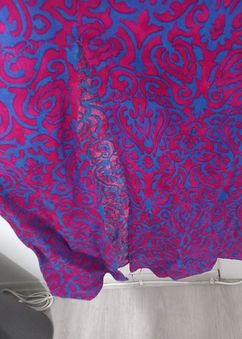 Mor desenli yırtmaçlı elbise - Görsel 5