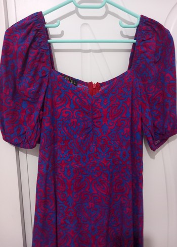 Mor desenli yırtmaçlı elbise - Görsel 4