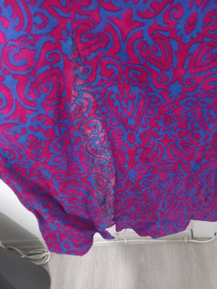 Mor desenli yırtmaçlı elbise - Görsel 5