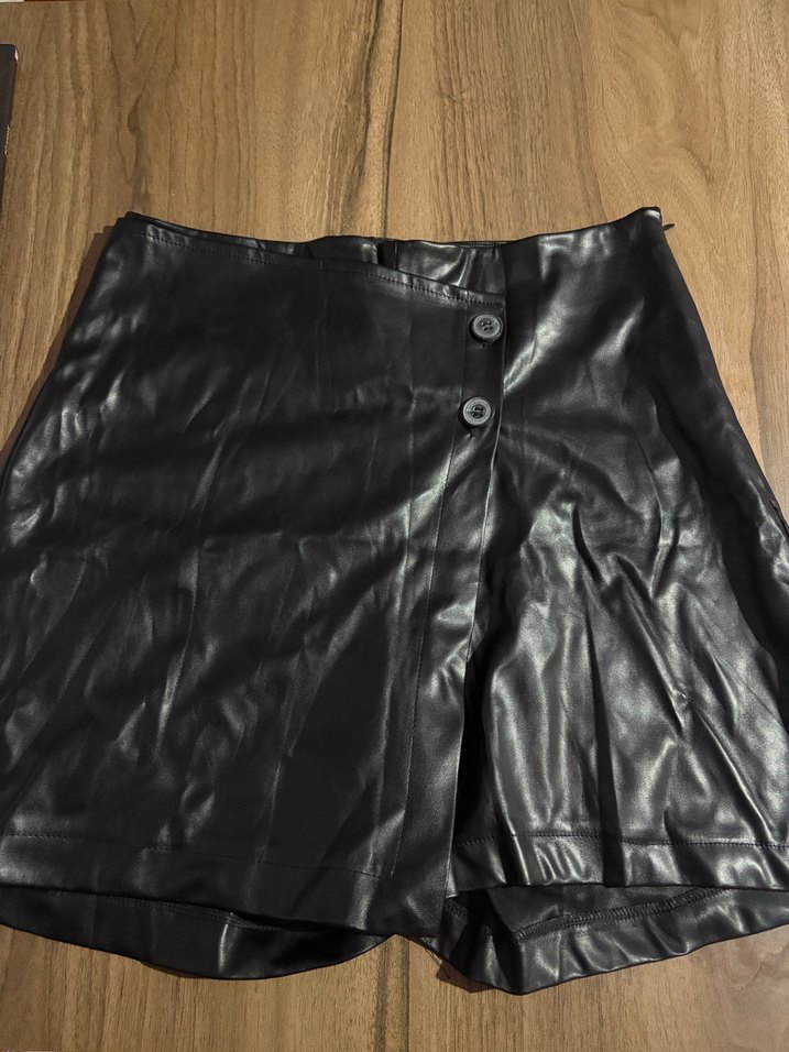 Düğmeli Siyah Deri Mini Etek - Görsel 3