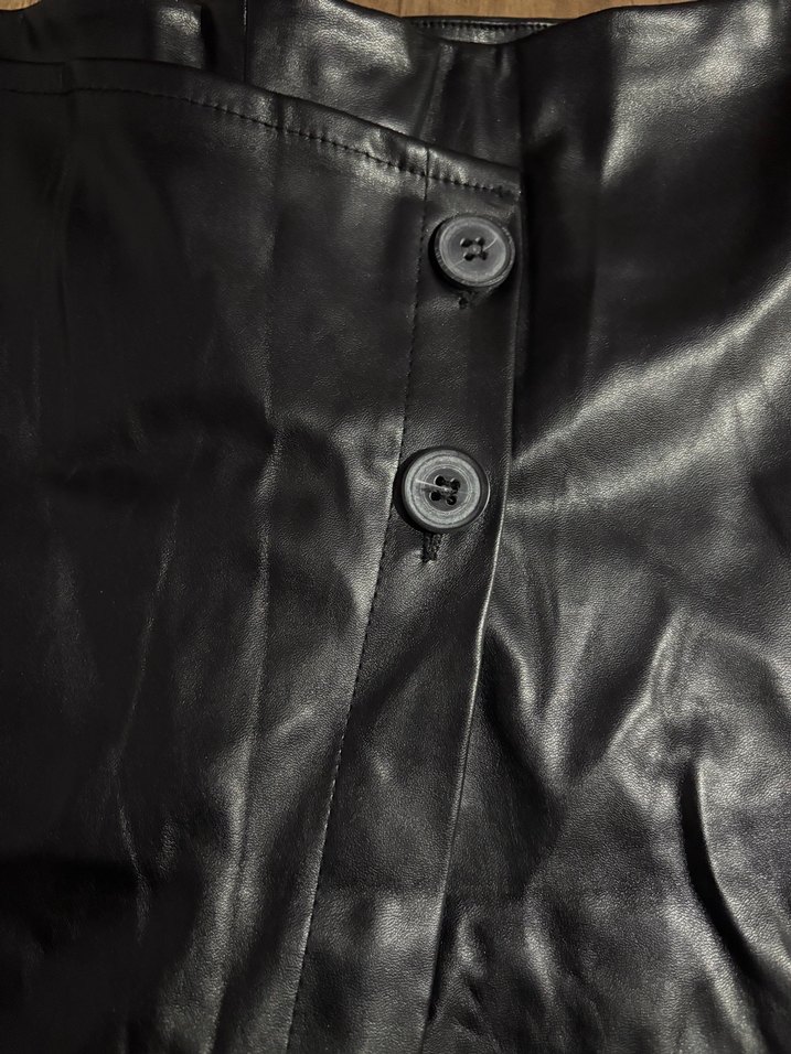 Düğmeli Siyah Deri Mini Etek - Görsel 2