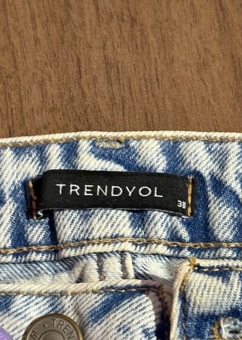 Gri Renkli Kadın yırtık Jean Pantolon - Görsel 4