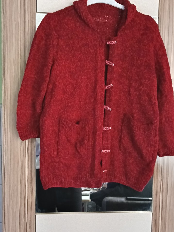 Düğmeli Kırmızı Yün hırka el örgüsü - Görsel 2