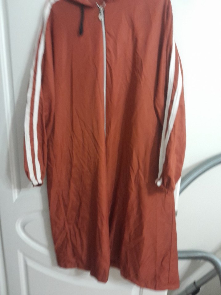 Kadın Uzun Kahverengi Kapüşonlu Yağmurluk - Görsel 3