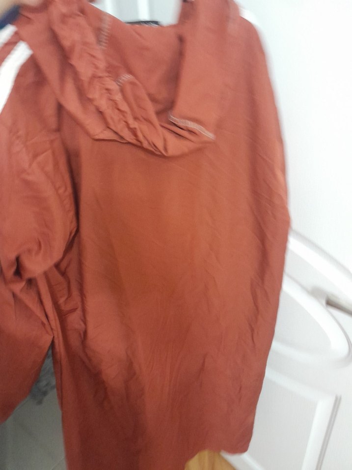 Kadın Uzun Kahverengi Kapüşonlu Yağmurluk - Görsel 4