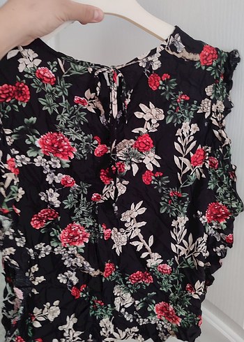 Çiçek Desenli Kolsuz Fırfırlı Bluz - Görsel 6