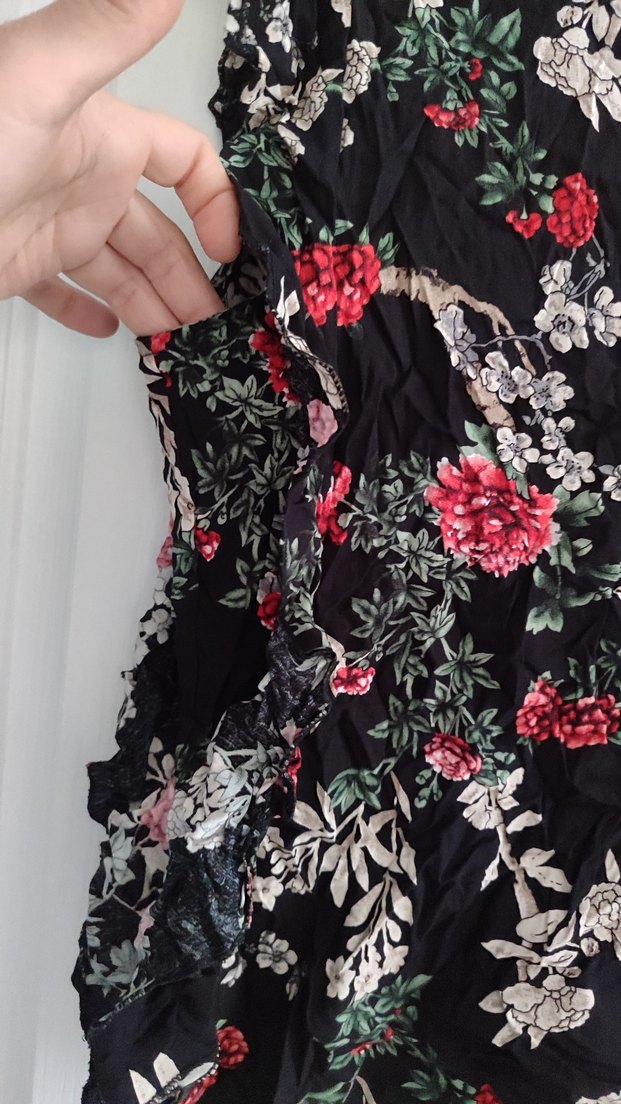 Çiçek Desenli Kolsuz Fırfırlı Bluz - Görsel 4