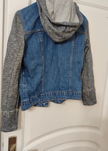 Gri Kol Detaylı Düğmeli Denim Ceket - Görsel 2