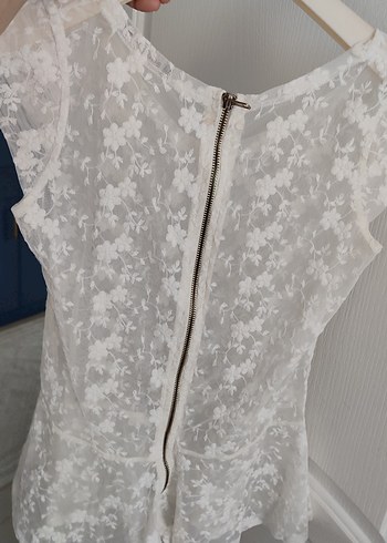 Dantel Detaylı Beyaz Kolsuz Bluz - Görsel 3