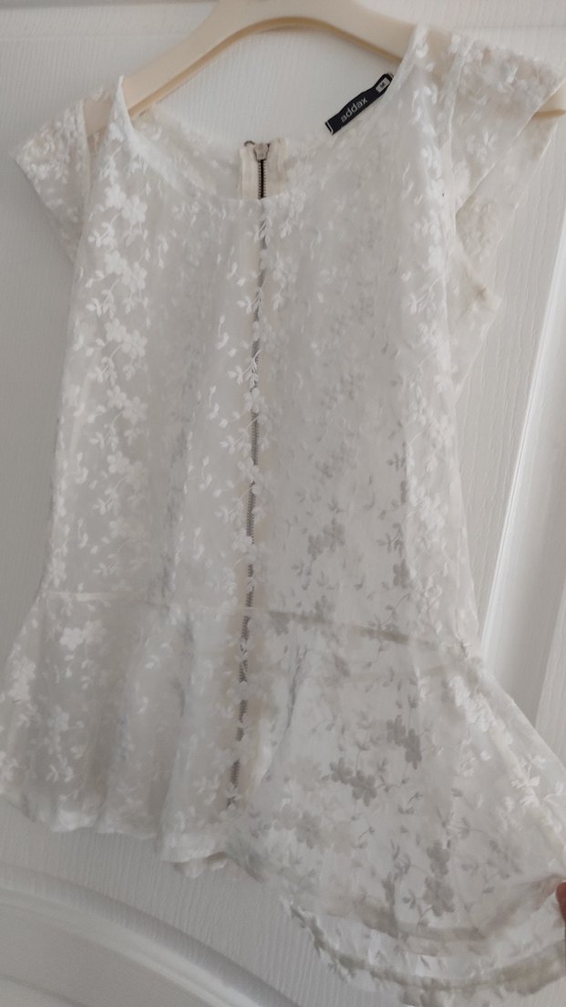 Dantel Detaylı Beyaz Kolsuz Bluz - Görsel 2