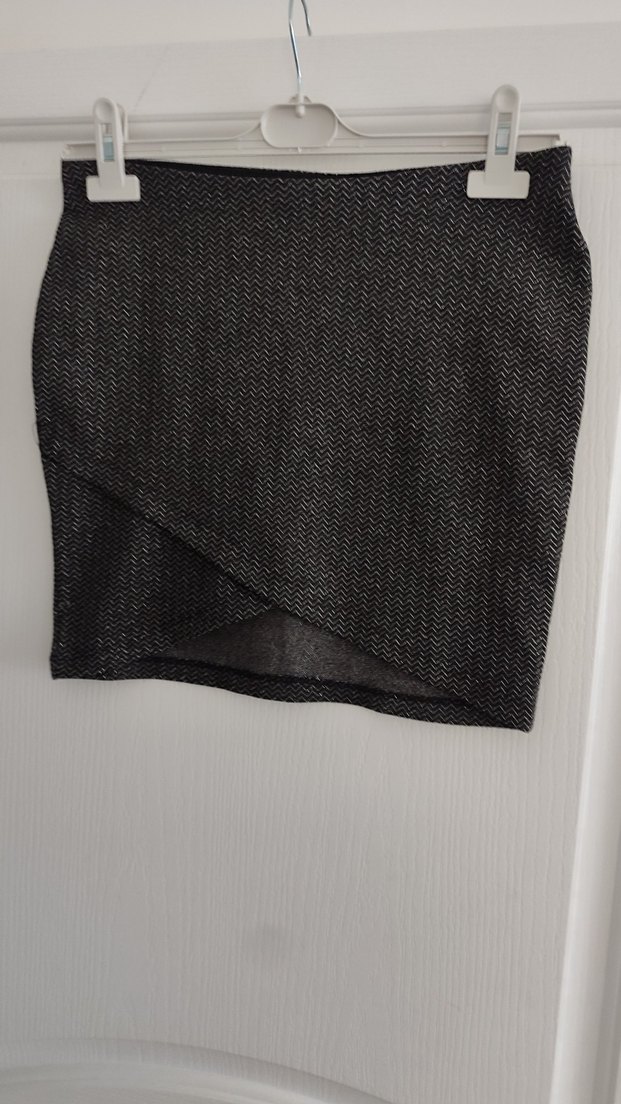 Siyah Pilili Mini Etek - Görsel 4