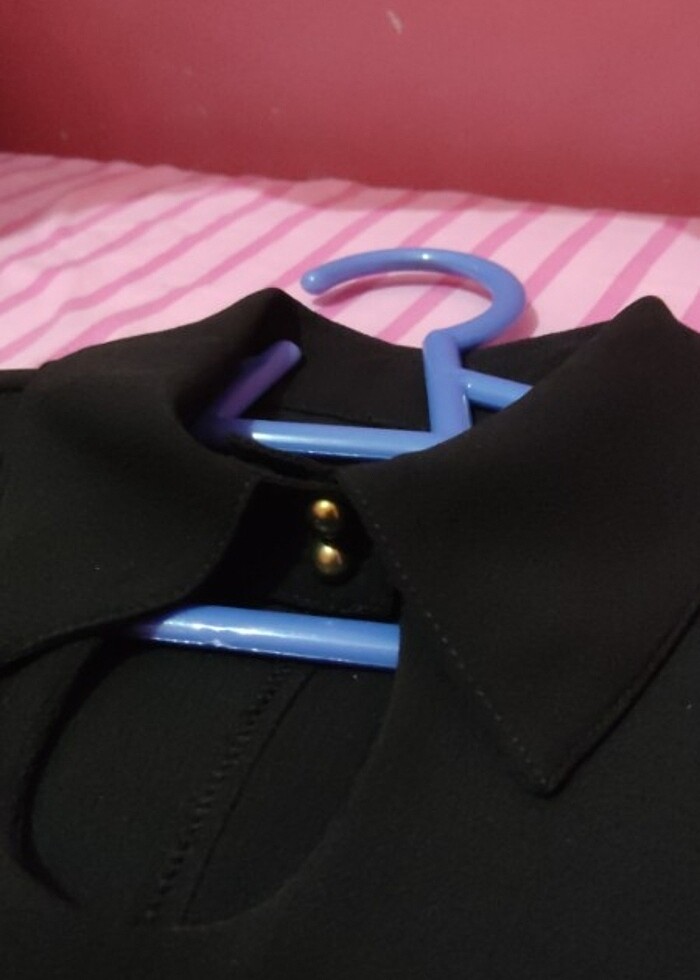 Siyah gömlek  - Görsel 2