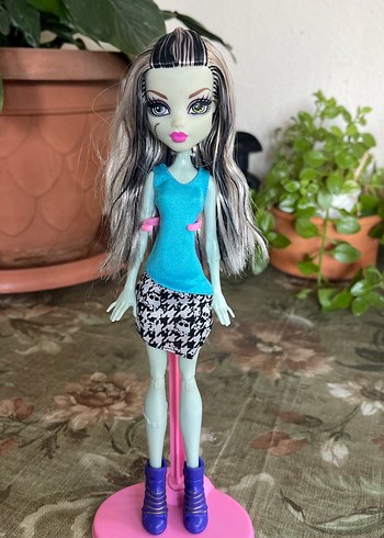 Monster High Gri Bebek