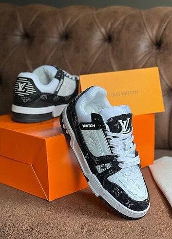 Louis Vuitton Spor ayakkabı