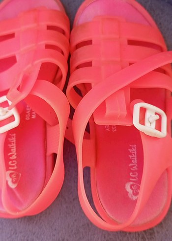 LC Waikiki Pembe Tokalı Kız Çocuk Lastik Sandalet