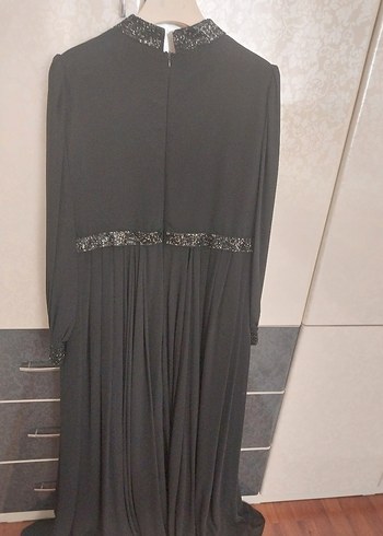 Uzun Kollu Siyah Nakışlı Pilili Abiye Elbise - Görsel 3