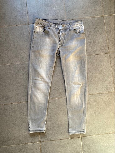 Gri Jean