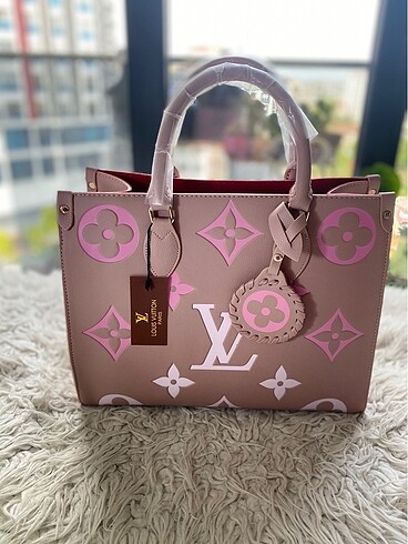 Louis Vuitton Pembe