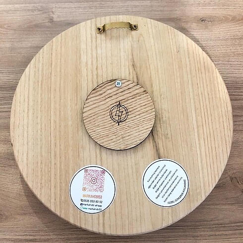 Beden ten rengi Renk Doğal ahşap duvar ve masa saati (25 cm)