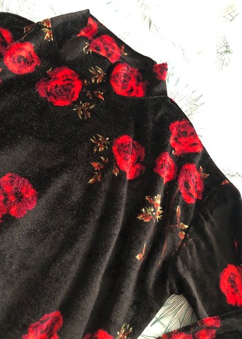 Trendyol & Milla Kırmızı Gül Desenli Uzun Kollu Bohem Bluz