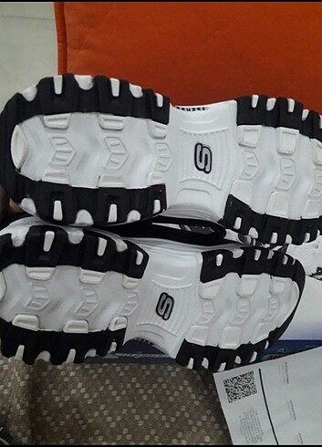 38 Beden siyah Renk Skechers ayakkabı