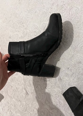 Siyah Deri Tokalı Kadın Bot - Görsel 2