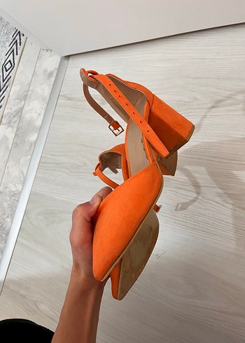 Turuncu Süet Kemerli Topuklu Kadın Ayakkabı - Görsel 2