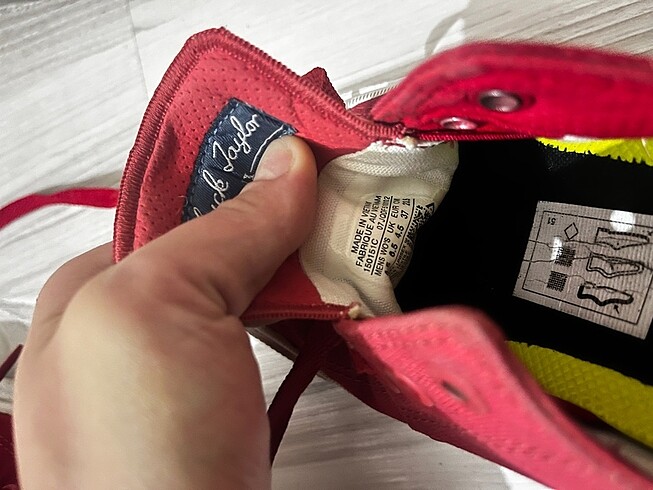 37 Beden kırmızı Renk Converse