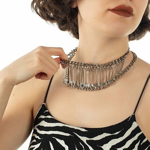Diğer çengel iğneli choker