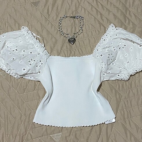 Coquette crop