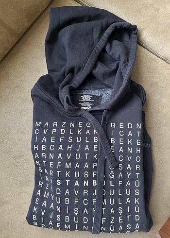 Mavi jeans Siyah istanbul ilçesi bulmacalı Baskılı Sweatshirt